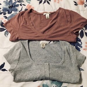 Cute bundle of 2 crop tops